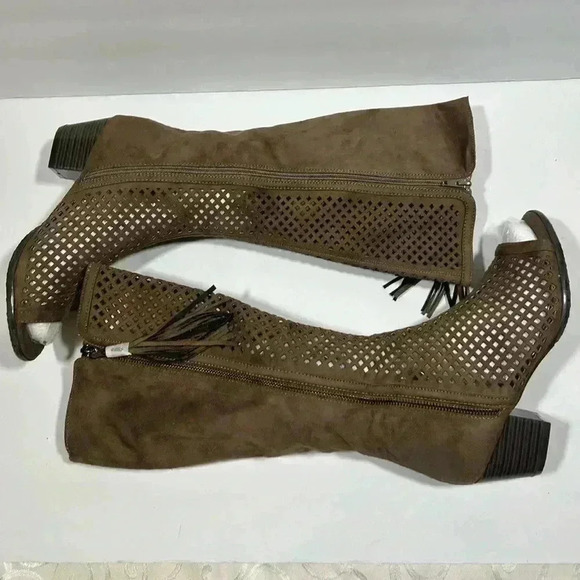 NIB!Natural Breeze-Faux Suede Perforated Chunky Heel Tassel Boots Size 9 - Picture 5 of 12